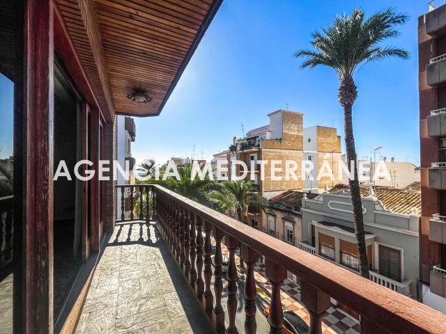 AMPLIO PISO EN ALQUILER EN EL CENTRO DE PICASSENT · Agencia Mediterránea Consultores Inmobiliarios