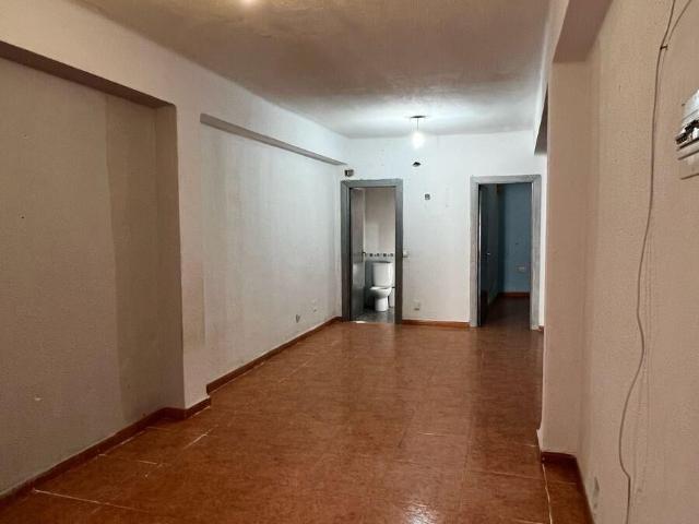 Amplio Piso en Avda. Santa Isabel Oportunidad para Reformar