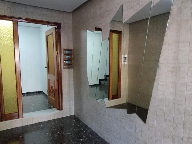 Amplio Piso en Elche Ideal para Reformar e invertir!