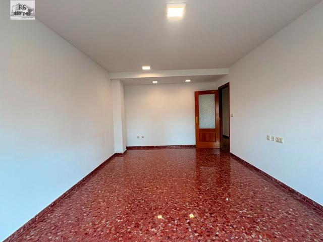 Amplio piso en La Pobla
