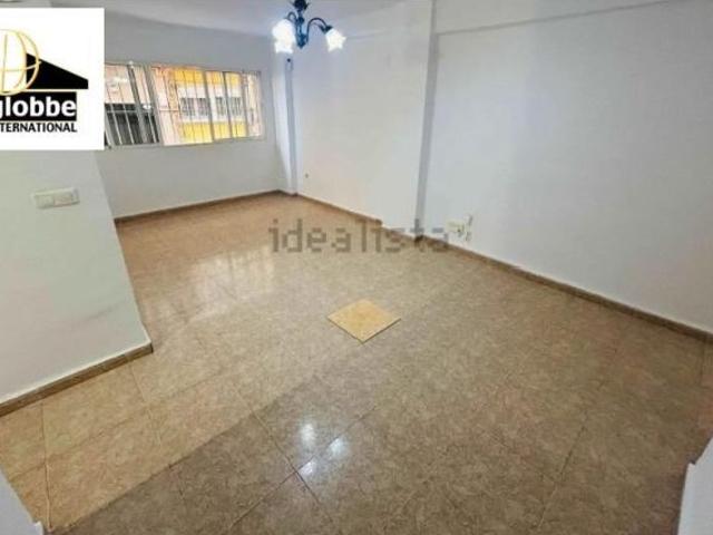 Amplio Piso en Málaga Cruz del Humilladero por €257,000