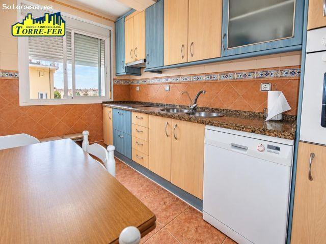¡AMPLIO PISO EXTERIOR DE 4 DORMITORIOS EN AVENIDA DE VILCHES, JUNTO CALLE GRANADA!