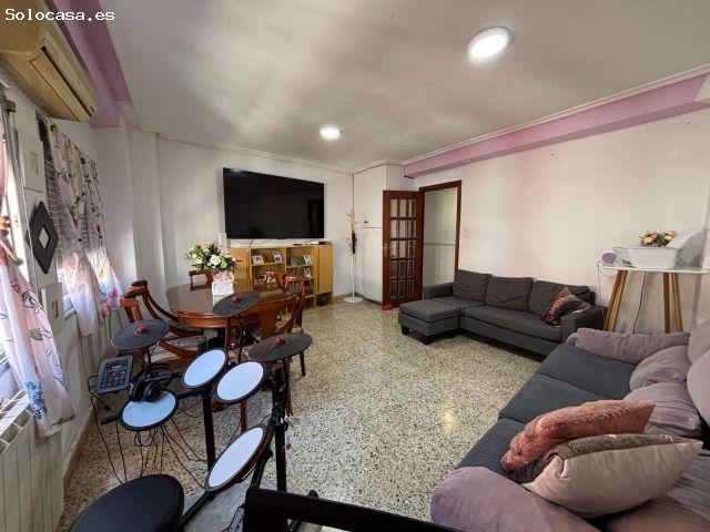 Amplio piso exterior de 3 dormitorios en 3ª planta — listo para entrar a vivir