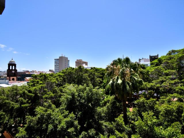 Amplio Piso frente a La Plaza del Príncipe