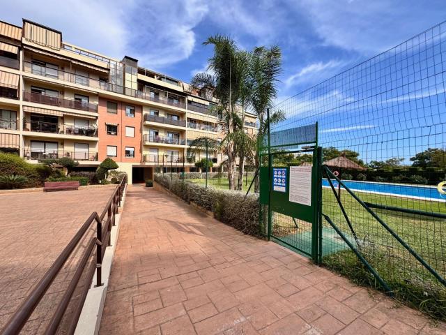 Amplio piso preciosamente reformado en venta junto al Hospit. 132m² Málaga