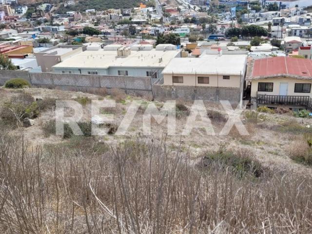 Amplio terreno en venta en Lomas de la Moderna
