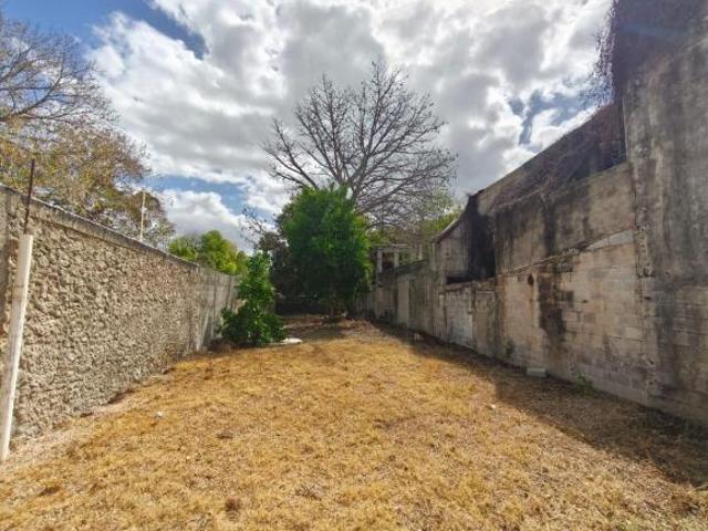 AMPLIO TERRENO EN VENTA MERIDA CENTRO ERMITA AVT 1303