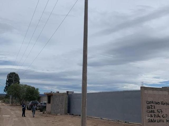 AMPLIO TERRENO EN LA PILA