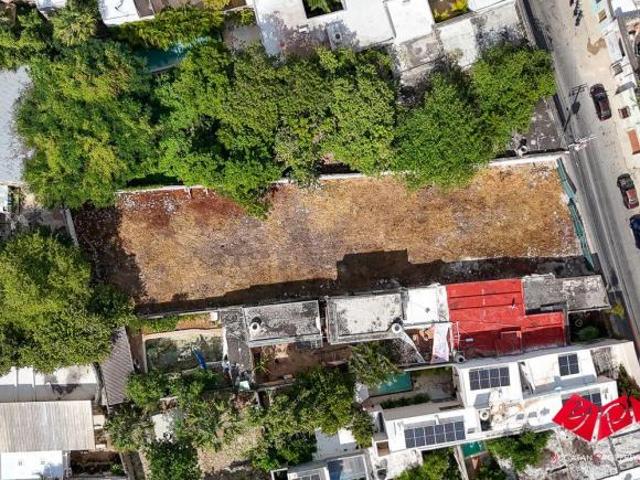 AMPLIO TERRENO LIMPIO EN UBICACIÓN PRIVILEGIADA DE SANTA ANA YPS 02 0222
