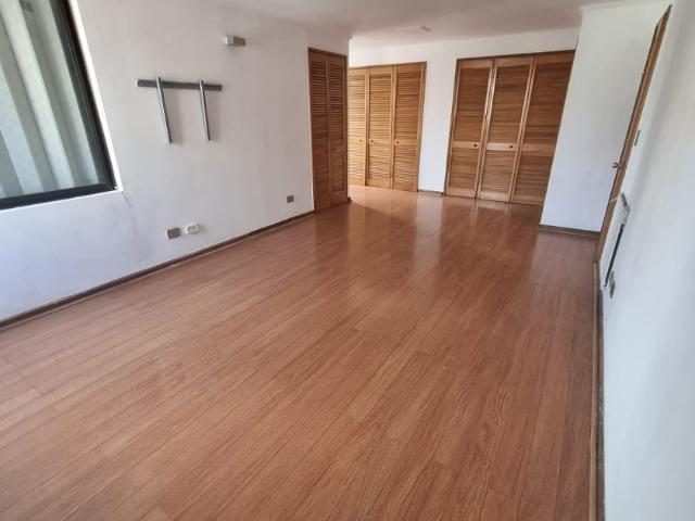 Amplio y cómodo dpto 1 dorm, 2 baños, 2 estac, 2 bod. Alta conectividad