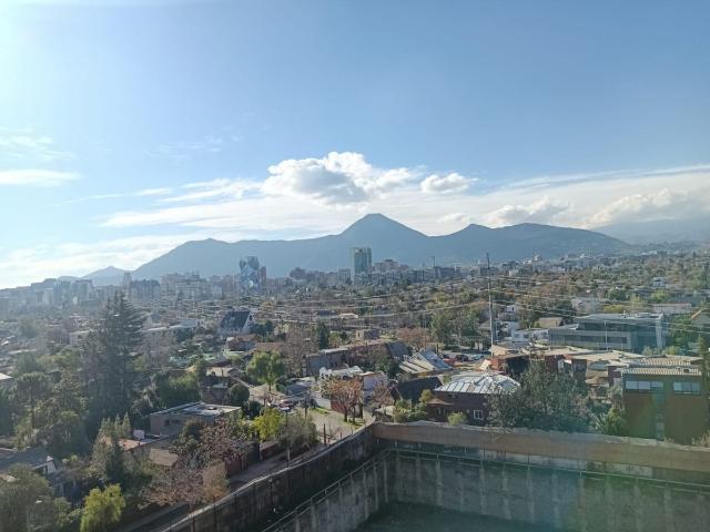Amplio y comodo dpto, vista al cerro manquehue