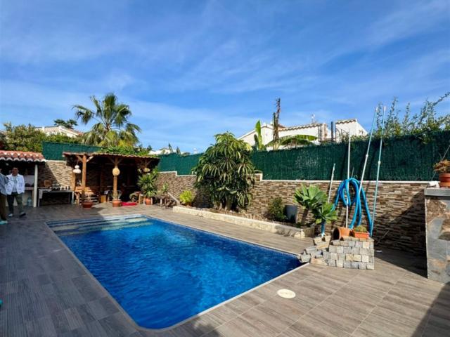 Elegante villa en CalpeEste lujoso chalet te recibe con un e. 216m² Calpe Calp