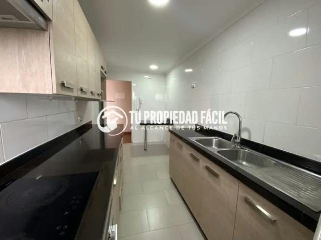 Amplio y elegante dpto, sector residencial, av. G. 3 dormitorios por 4200.00 en Cerrillos