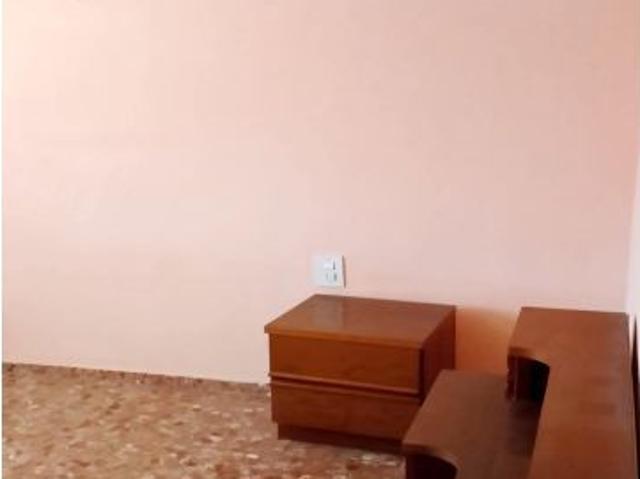AMPLIO Y EXTERIOR CON 4 DORMITORIOS Y CHIMENEA