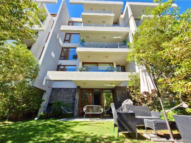 AMPLIO Y LINDO TOWNHOUSE CON JARDÍN Y TERRAZAS LAS CONDES