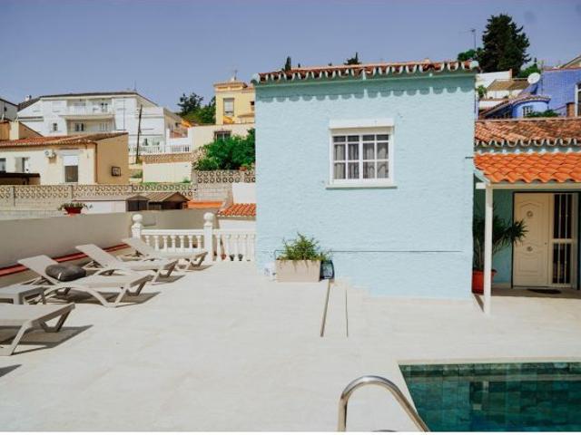 Amplio y luminoso chalet independiente con piscina, terrazas y apartamento con entrada propia