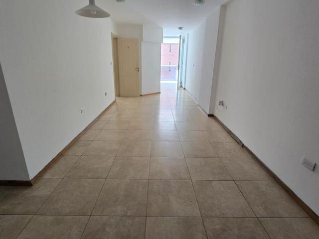 Amplio y luminoso depto de 1 dormitorio con gran balcón vistas al Corazón de manzana