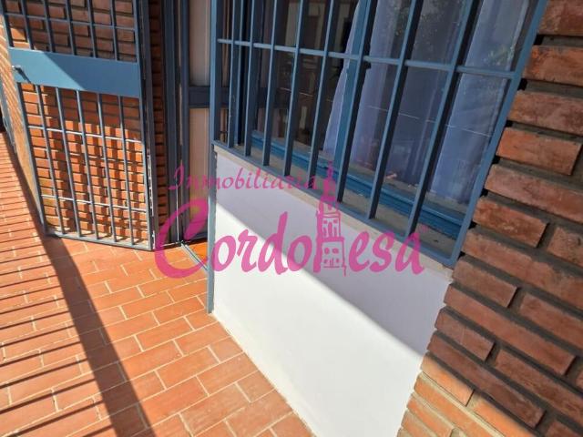 Amplio y Luminoso Piso en Alquiler en Renfe, Córdoba por €1050