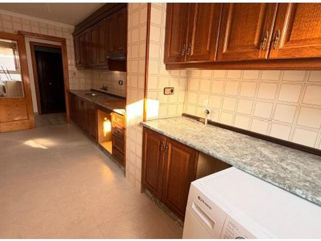 Amplio y luminoso piso en Carrús Este, Elche ¡Listo para entrar a vivir!