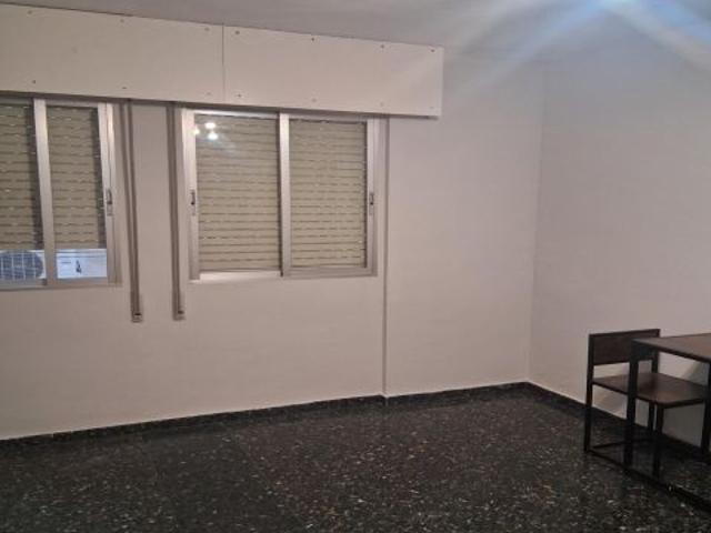 Amplio y Luminoso Piso en el Corazón de Albacete Centro Villacerrada. Para Estudiantes