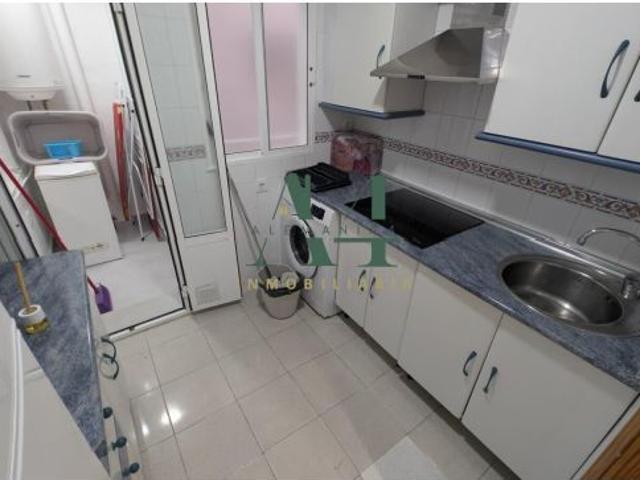 Amplio y Luminoso Piso en la Cruz de los Caídos ¡Listo para Entrar a Vivir! €900
