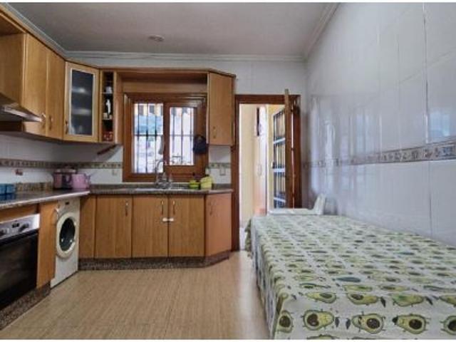 ¡Amplio y luminoso piso en venta en Berja, en zona inmejorable!