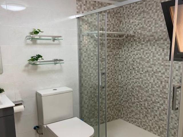 Amplio y Moderno Apartamento en Torre del Mar Disponible para Alquiler Septiembre a Junio