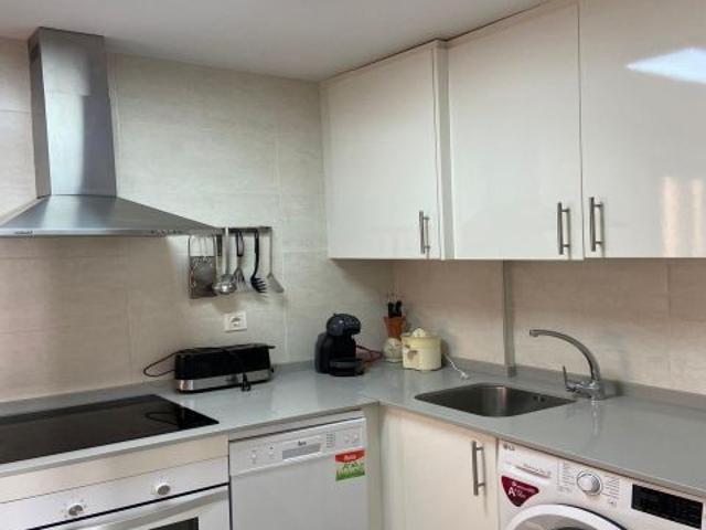 Amplio y Moderno Apartamento en Torre del Mar Disponible para Alquiler Septiembre a Junio