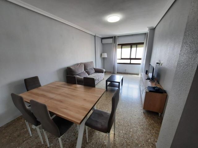 Amplio y Moderno Piso Reformado en Almansa Zona San Juan