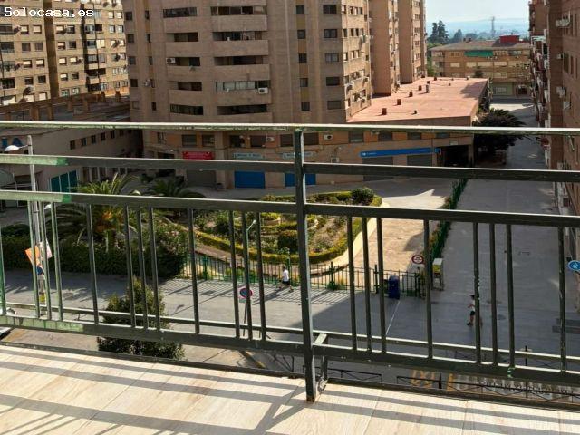 Amplio y Moderno Piso Reformado en el Corazón de Granada