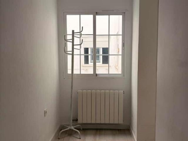 Amplio y Moderno Piso Reformado en el Corazón de Granada