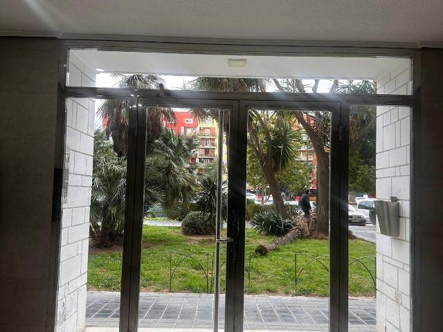 Amplio y Moderno Piso Reformado en Soternes, Valencia