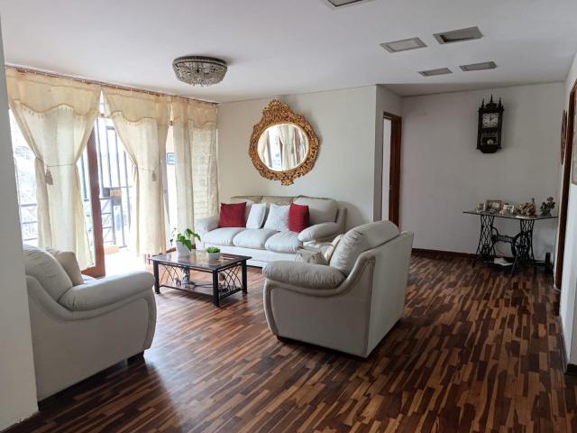Amplio Y Muy Bien Distribuido Departamento 189 M2