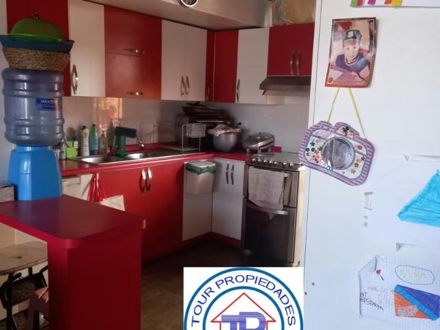 Amplia casa 4 niveles / REGULARIZADA/ Central / Iquique | 4 dormitorios por 180000. 00 en Iquique