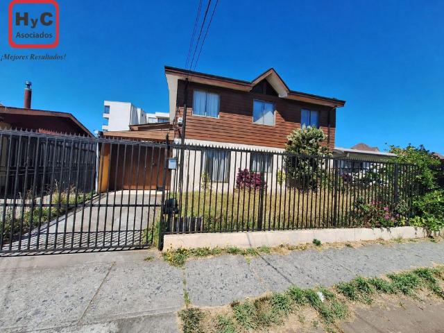 Amplia casa 5D/3B con garaje, patio y espacios multiuso