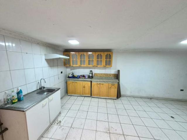 Amplia Casa 202 M² 6D 3B + 3 Estac. 1645 | dormitorios por 180000. 00 en Santiago