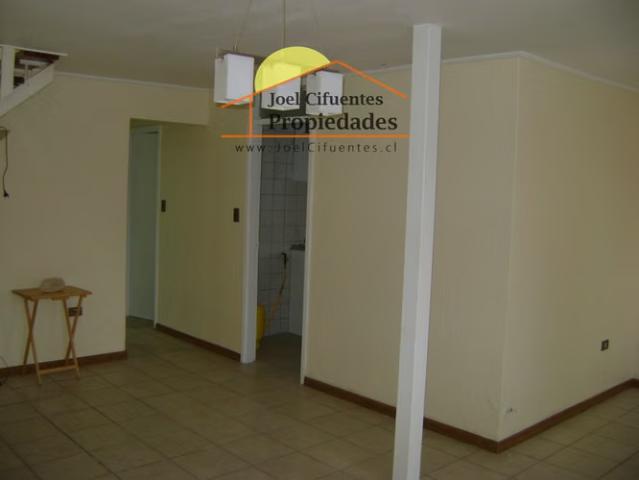 Amplia casa, 2 pisos, 4 dormitorios Cod 2426 | 4 dormitorios por 180000. 00 en Quilpué