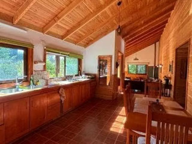 Amplia casa a pasos del lago | 3 dormitorios por 280000. 00 en Villarrica