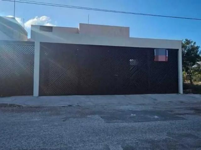 | Amplia casa amueblada, en renta. |