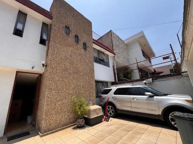 Amplia Casa, Bien Iluminada, En Bosque Residencial del Sur
