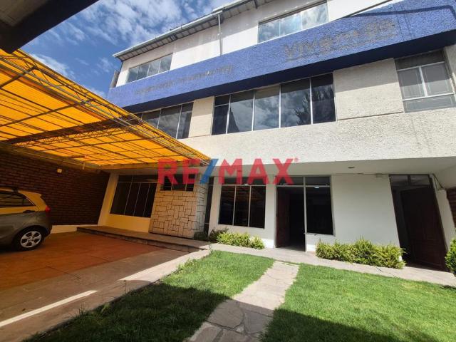 Amplia Casa Comercial En Alquiler Sobre Avenida Principal – Yanahuara