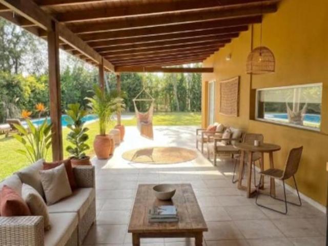 AMPLIA CASA CON ALBERCA EN CUERNAVACA