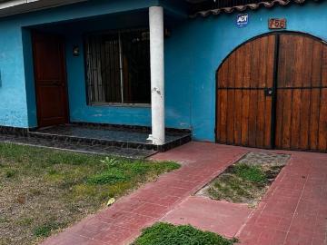 Amplia casa con gran terreno, la cisterna