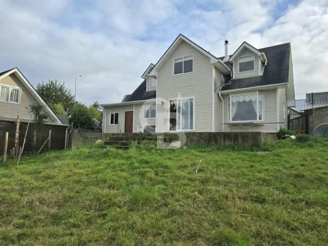 Amplia, con Gran Terreno y Vista al Mar | 3 dormitorios por 262000. 00 en Puerto Montt