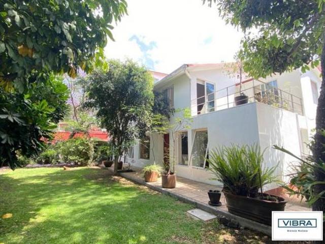 Amplia casa con gran jardín en Tetelpan. parte baja