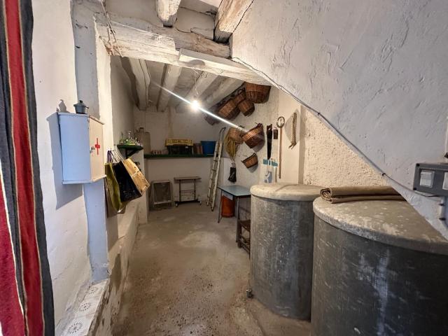 Amplia casa con gran potencial en Belchite, ideal para familias y para disfrutar de espacios exteriores