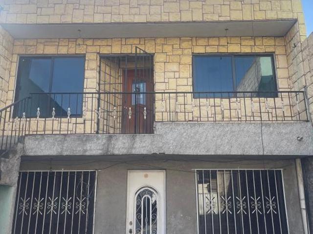 Amplia Casa con Estudio y Cuarto de Servicio en Jardines de Guadalupe – ¡Tramita