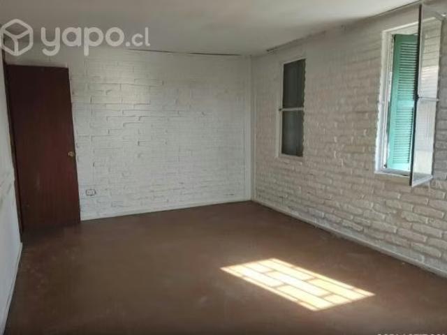 Amplia casa con excelente ubicación | 2 dormitorios por 180000. 00 en Macul