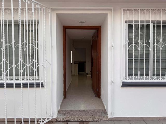 Amplia casa con excelente ubicación, ideal para uso habitacional o comercial