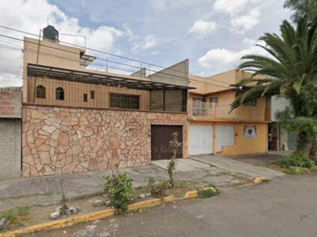 Amplia casa con excelentes espacios en Vicente Villada Nezahualcoyotl
